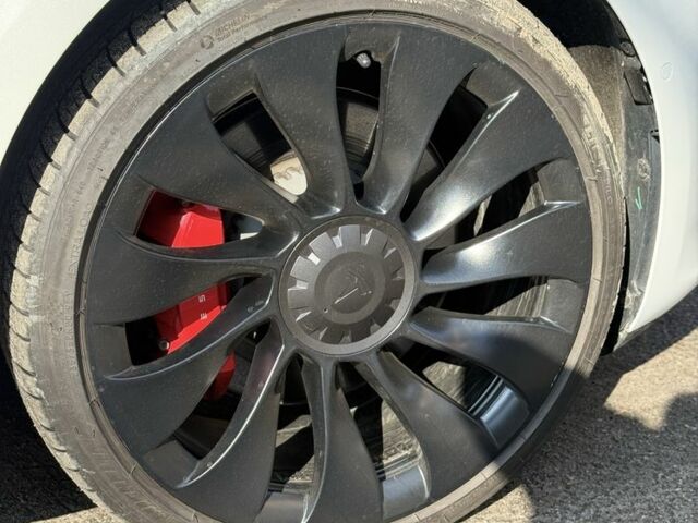 Білий Тесла Модель 3, об'ємом двигуна 0 л та пробігом 72 тис. км за 23499 $, фото 15 на Automoto.ua