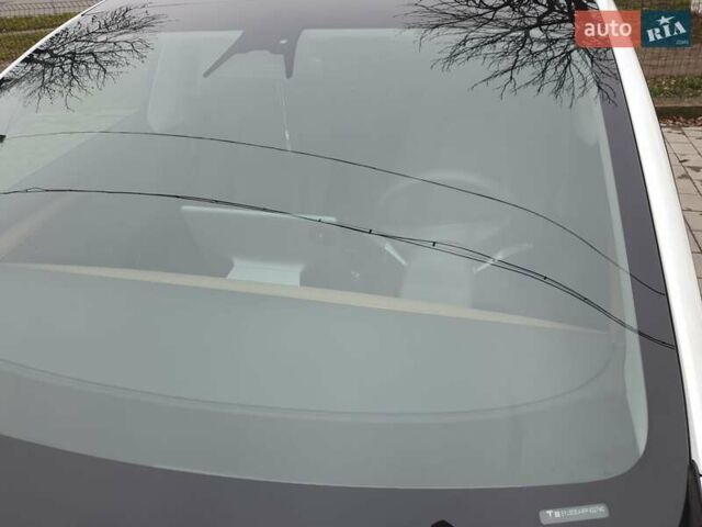 Белый Тесла Модель 3, объемом двигателя 0 л и пробегом 11 тыс. км за 27500 $, фото 3 на Automoto.ua