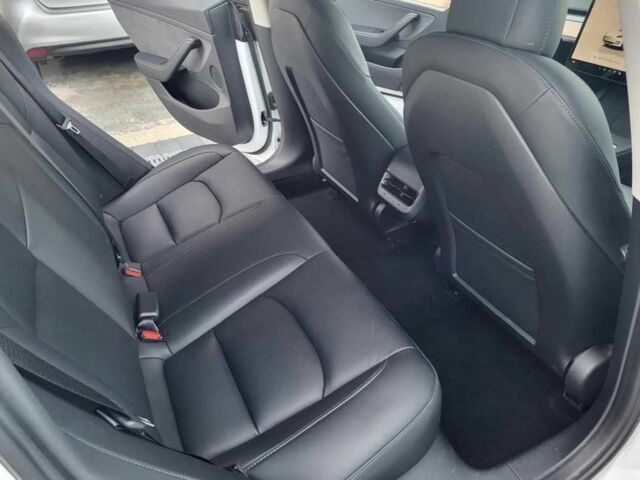 Белый Тесла Модель 3, объемом двигателя 0 л и пробегом 48 тыс. км за 12500 $, фото 15 на Automoto.ua