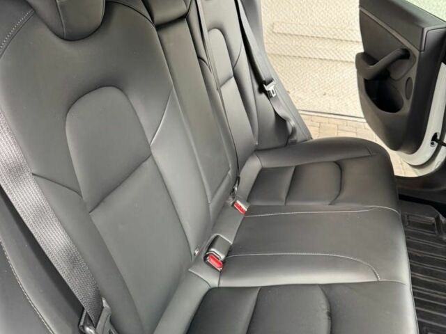 Белый Тесла Модель 3, объемом двигателя 0 л и пробегом 42 тыс. км за 13000 $, фото 12 на Automoto.ua