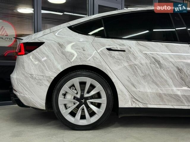 Білий Тесла Модель 3, об'ємом двигуна 0 л та пробігом 88 тис. км за 20900 $, фото 17 на Automoto.ua