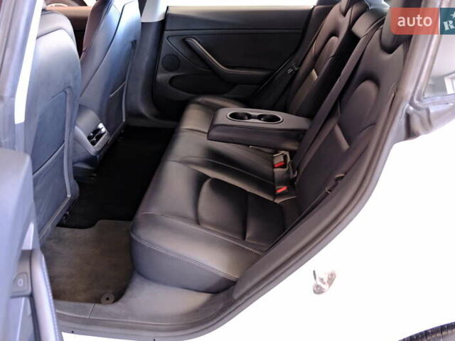 Белый Тесла Модель 3, объемом двигателя 0 л и пробегом 60 тыс. км за 19900 $, фото 31 на Automoto.ua