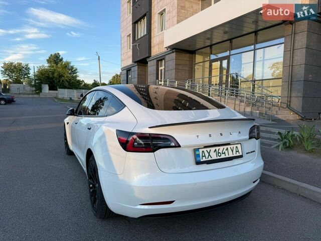 Білий Тесла Модель 3, об'ємом двигуна 0 л та пробігом 56 тис. км за 23500 $, фото 5 на Automoto.ua