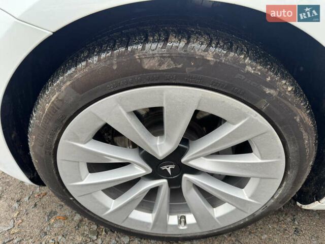 Белый Тесла Модель 3, объемом двигателя 0 л и пробегом 28 тыс. км за 19990 $, фото 14 на Automoto.ua