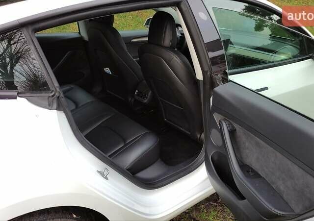 Білий Тесла Модель 3, об'ємом двигуна 0 л та пробігом 58 тис. км за 23500 $, фото 9 на Automoto.ua