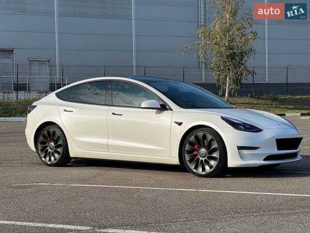 Белый Тесла Модель 3, объемом двигателя 0 л и пробегом 110 тыс. км за 24550 $, фото 2 на Automoto.ua