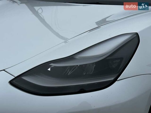 Белый Тесла Модель 3, объемом двигателя 0 л и пробегом 35 тыс. км за 24699 $, фото 4 на Automoto.ua