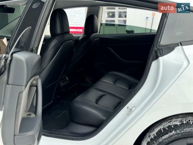 Белый Тесла Модель 3, объемом двигателя 0 л и пробегом 35 тыс. км за 20999 $, фото 14 на Automoto.ua