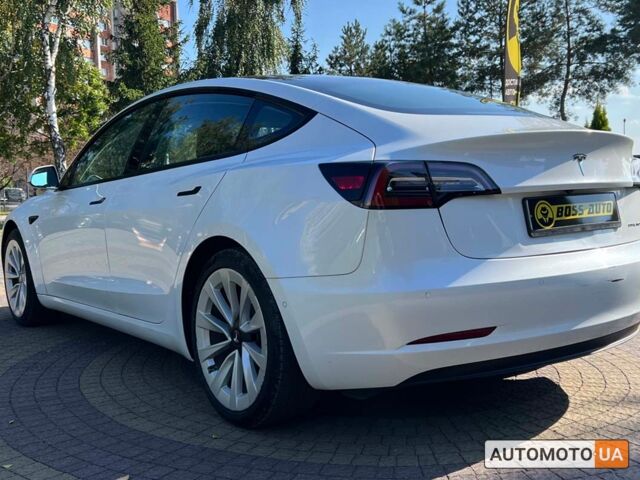 Белый Тесла Модель 3, объемом двигателя 82 л и пробегом 98 тыс. км за 24800 $, фото 3 на Automoto.ua