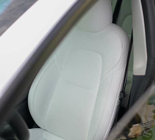 Білий Тесла Модель 3, об'ємом двигуна 0 л та пробігом 71 тис. км за 21200 $, фото 12 на Automoto.ua