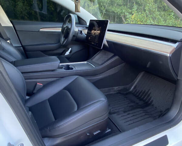 Белый Тесла Модель 3, объемом двигателя 0 л и пробегом 40 тыс. км за 21000 $, фото 12 на Automoto.ua