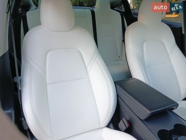 Белый Тесла Модель 3, объемом двигателя 0 л и пробегом 100 тыс. км за 23500 $, фото 7 на Automoto.ua