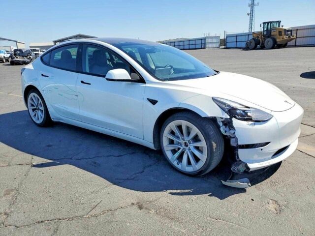 Білий Тесла Модель 3, об'ємом двигуна 0 л та пробігом 75 тис. км за 7017 $, фото 3 на Automoto.ua