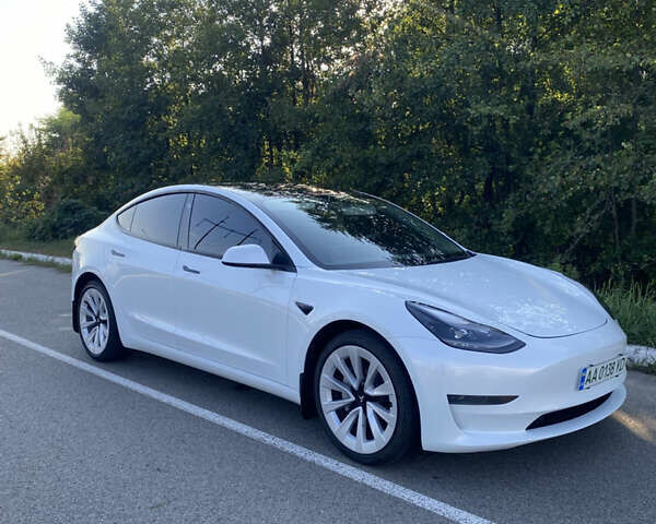 Белый Тесла Модель 3, объемом двигателя 0 л и пробегом 40 тыс. км за 21000 $, фото 1 на Automoto.ua