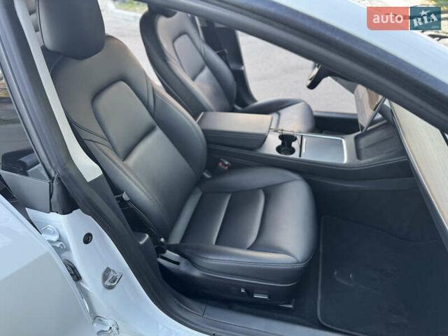 Белый Тесла Модель 3, объемом двигателя 0 л и пробегом 100 тыс. км за 20900 $, фото 15 на Automoto.ua