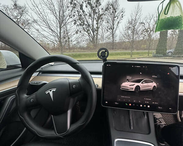 Белый Тесла Модель 3, объемом двигателя 0 л и пробегом 132 тыс. км за 21999 $, фото 15 на Automoto.ua