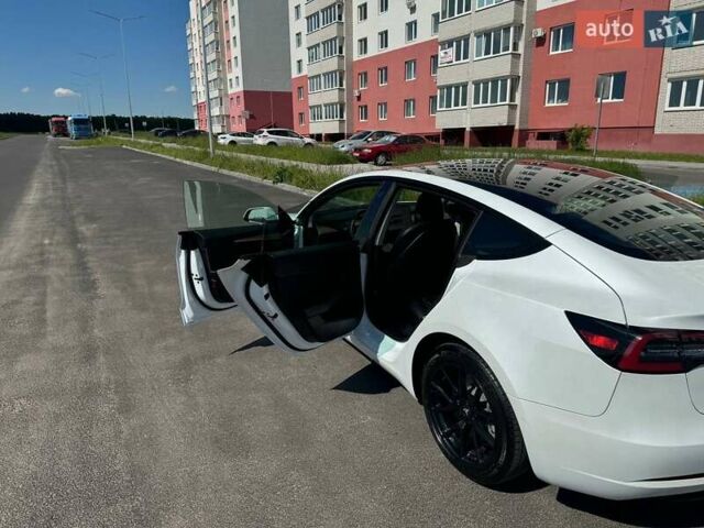 Белый Тесла Модель 3, объемом двигателя 0 л и пробегом 41 тыс. км за 20700 $, фото 3 на Automoto.ua