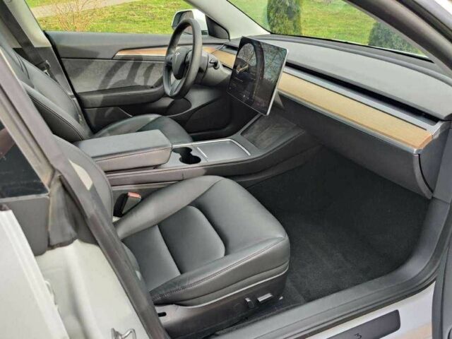 Белый Тесла Модель 3, объемом двигателя 0 л и пробегом 47 тыс. км за 17000 $, фото 6 на Automoto.ua