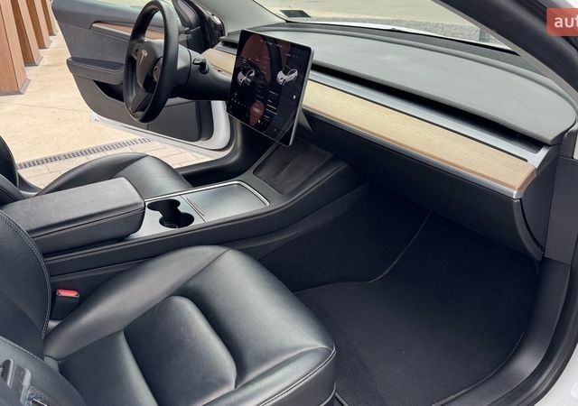 Белый Тесла Модель 3, объемом двигателя 0 л и пробегом 130 тыс. км за 18499 $, фото 41 на Automoto.ua