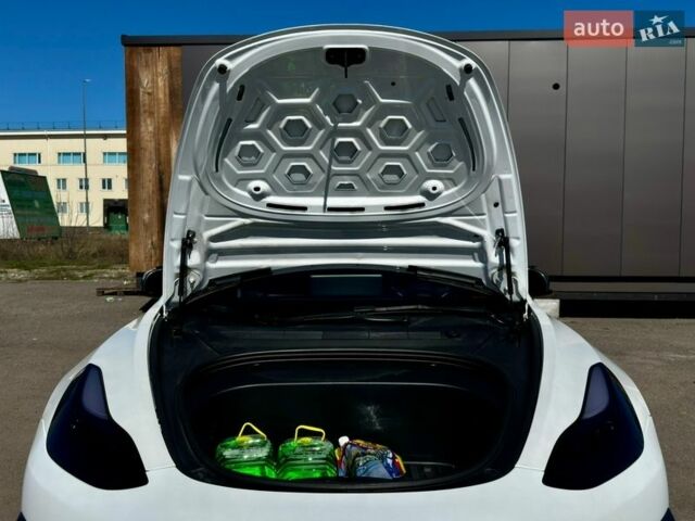 Білий Тесла Модель 3, об'ємом двигуна 0 л та пробігом 72 тис. км за 23000 $, фото 18 на Automoto.ua