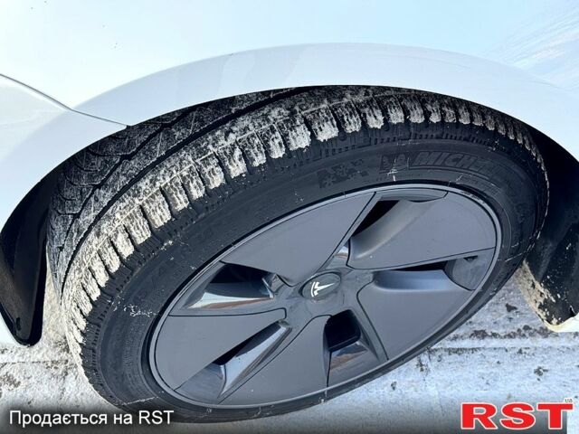 Білий Тесла Модель 3, об'ємом двигуна 0 л та пробігом 12900 тис. км за 21999 $, фото 2 на Automoto.ua