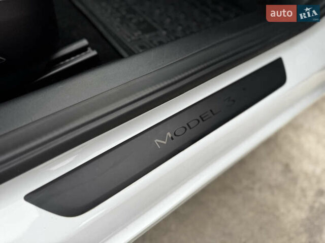 Білий Тесла Модель 3, об'ємом двигуна 0 л та пробігом 39 тис. км за 24999 $, фото 26 на Automoto.ua