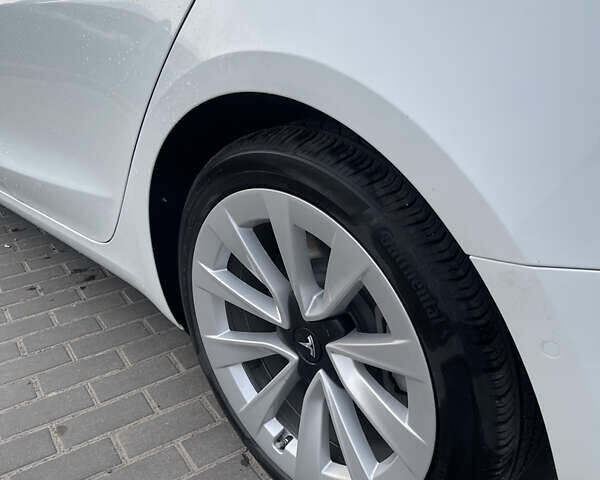 Белый Тесла Модель 3, объемом двигателя 0 л и пробегом 15 тыс. км за 22900 $, фото 5 на Automoto.ua