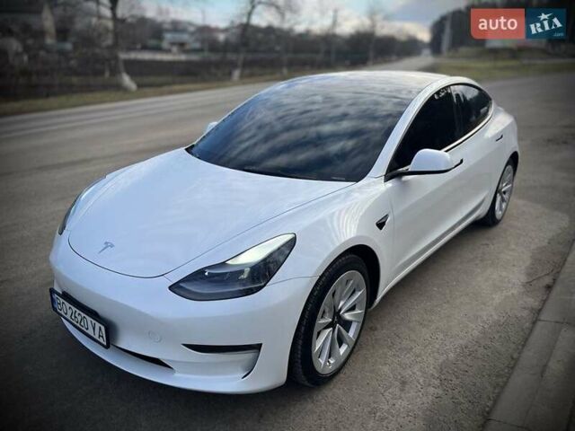 Білий Тесла Модель 3, об'ємом двигуна 0 л та пробігом 47 тис. км за 21500 $, фото 1 на Automoto.ua