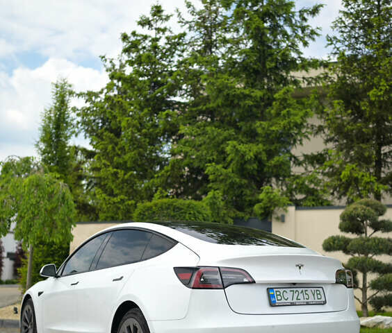 Білий Тесла Модель 3, об'ємом двигуна 0 л та пробігом 71 тис. км за 21200 $, фото 4 на Automoto.ua