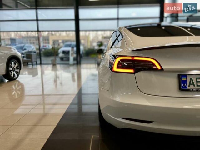 Белый Тесла Модель 3, объемом двигателя 0 л и пробегом 18 тыс. км за 28999 $, фото 8 на Automoto.ua