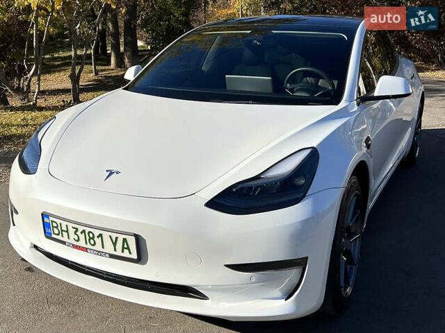 Білий Тесла Модель 3, об'ємом двигуна 0 л та пробігом 27 тис. км за 30000 $, фото 1 на Automoto.ua