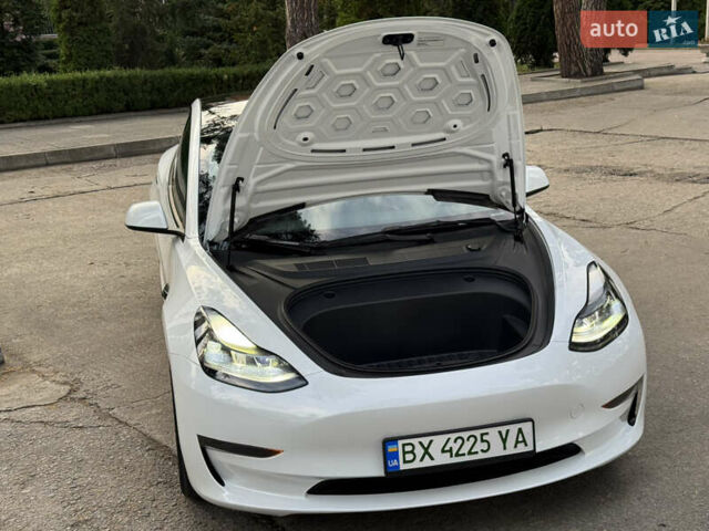 Белый Тесла Модель 3, объемом двигателя 0 л и пробегом 75 тыс. км за 19500 $, фото 11 на Automoto.ua