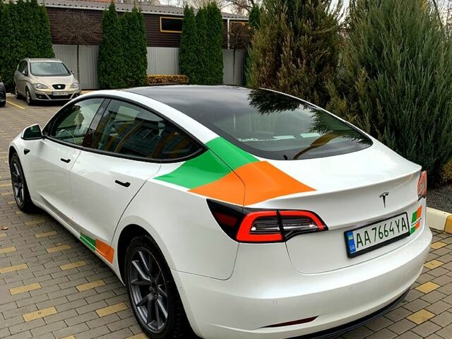 Белый Тесла Модель 3, объемом двигателя 0.44 л и пробегом 79 тыс. км за 22900 $, фото 3 на Automoto.ua