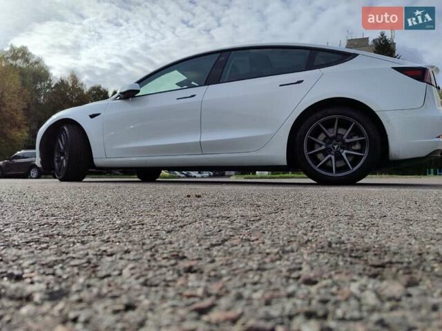 Белый Тесла Модель 3, объемом двигателя 0 л и пробегом 180 тыс. км за 20200 $, фото 23 на Automoto.ua