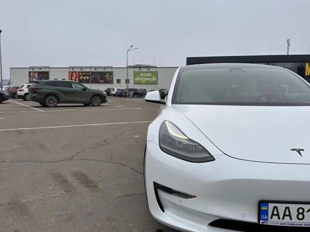 Белый Тесла Модель 3, объемом двигателя 0 л и пробегом 81 тыс. км за 21000 $, фото 2 на Automoto.ua