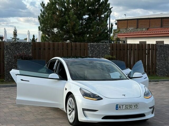 Белый Тесла Модель 3, объемом двигателя 0 л и пробегом 83 тыс. км за 20200 $, фото 44 на Automoto.ua