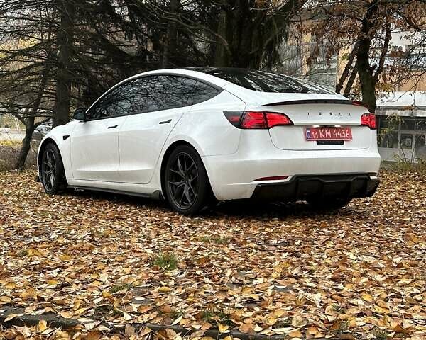 Белый Тесла Модель 3, объемом двигателя 0 л и пробегом 48 тыс. км за 25500 $, фото 3 на Automoto.ua