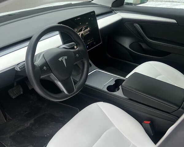 Белый Тесла Модель 3, объемом двигателя 0 л и пробегом 22 тыс. км за 16100 $, фото 4 на Automoto.ua