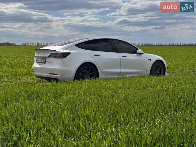 Білий Тесла Модель 3, об'ємом двигуна 0 л та пробігом 105 тис. км за 21300 $, фото 3 на Automoto.ua