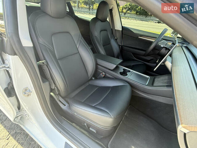 Белый Тесла Модель 3, объемом двигателя 0 л и пробегом 13 тыс. км за 23500 $, фото 21 на Automoto.ua