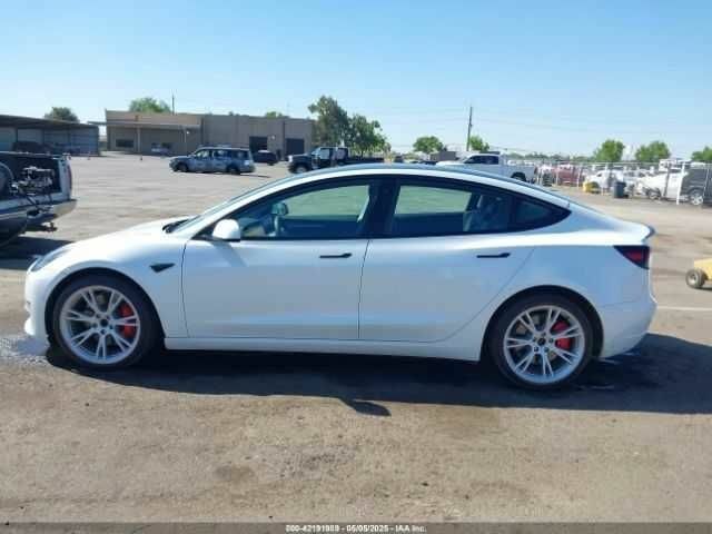 Белый Тесла Модель 3, объемом двигателя 0 л и пробегом 38 тыс. км за 10300 $, фото 6 на Automoto.ua