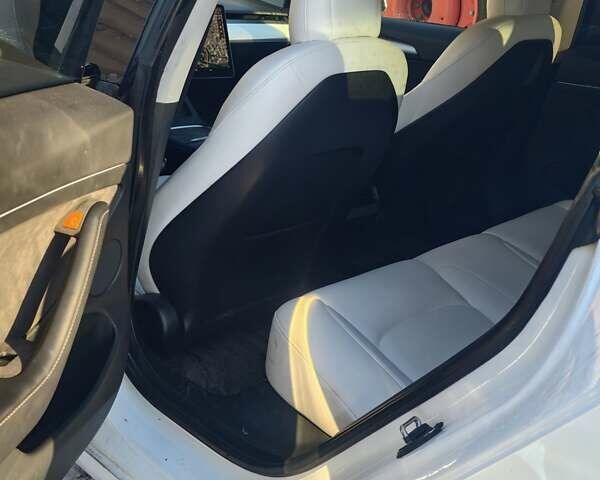 Білий Тесла Модель 3, об'ємом двигуна 0 л та пробігом 111 тис. км за 24000 $, фото 6 на Automoto.ua