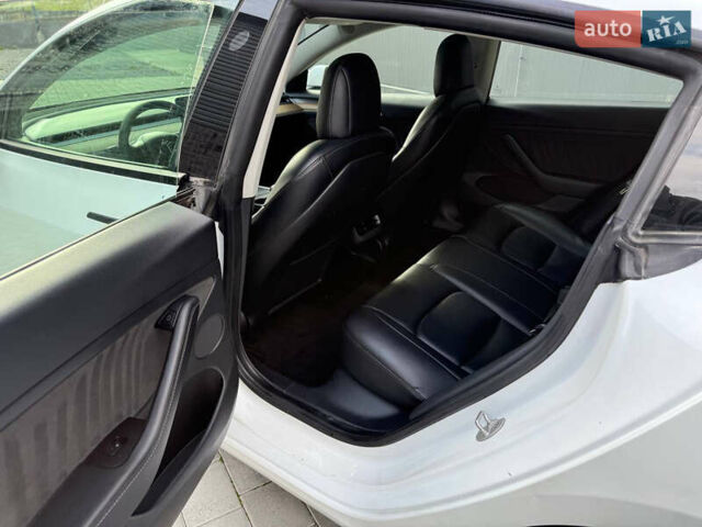 Белый Тесла Модель 3, объемом двигателя 0 л и пробегом 214 тыс. км за 16300 $, фото 10 на Automoto.ua