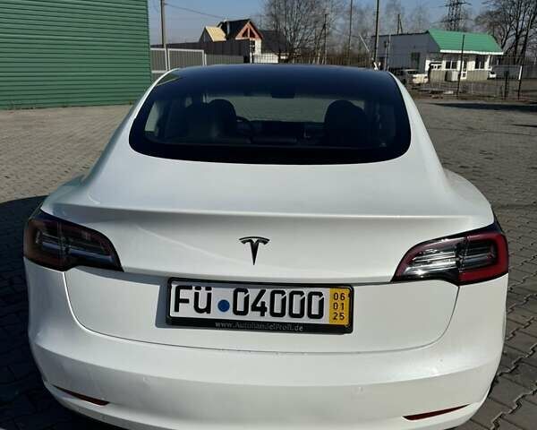 Белый Тесла Модель 3, объемом двигателя 0 л и пробегом 56 тыс. км за 20877 $, фото 22 на Automoto.ua