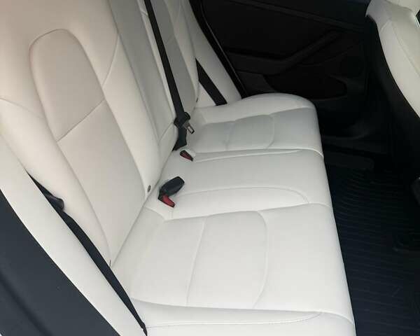 Белый Тесла Модель 3, объемом двигателя 0 л и пробегом 40 тыс. км за 25000 $, фото 26 на Automoto.ua