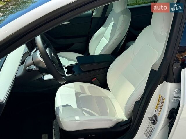 Белый Тесла Модель 3, объемом двигателя 0 л и пробегом 19 тыс. км за 23990 $, фото 16 на Automoto.ua