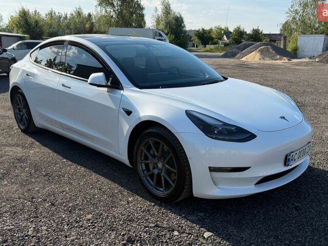 Білий Тесла Модель 3, об'ємом двигуна 0 л та пробігом 53 тис. км за 18500 $, фото 2 на Automoto.ua
