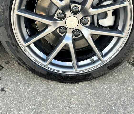 Білий Тесла Модель 3, об'ємом двигуна 0 л та пробігом 45 тис. км за 24999 $, фото 6 на Automoto.ua