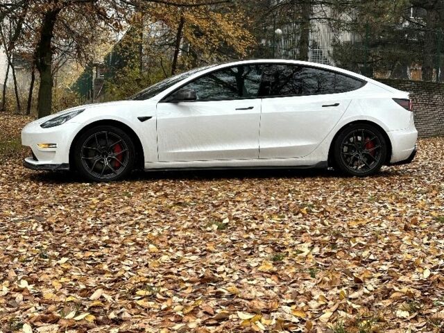 Белый Тесла Модель 3, объемом двигателя 0 л и пробегом 48 тыс. км за 25500 $, фото 1 на Automoto.ua