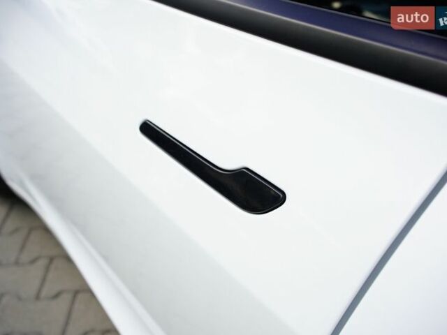 Білий Тесла Модель 3, об'ємом двигуна 0 л та пробігом 33 тис. км за 19499 $, фото 10 на Automoto.ua
